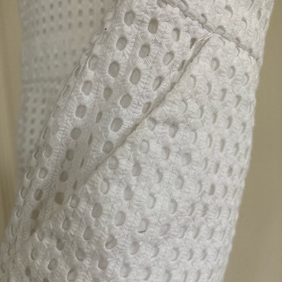 Guess white eyelet romper with adjustable straps and pockets. Size 2 - Picture 8 of 11